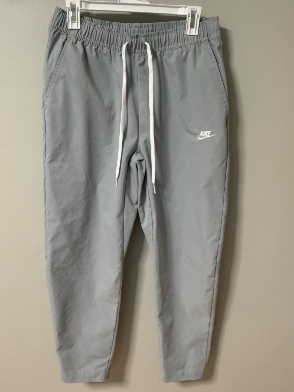 Men’s Nike Joggers Pants M Woven Tapered Leg Gray 28" Performance DX0623 077